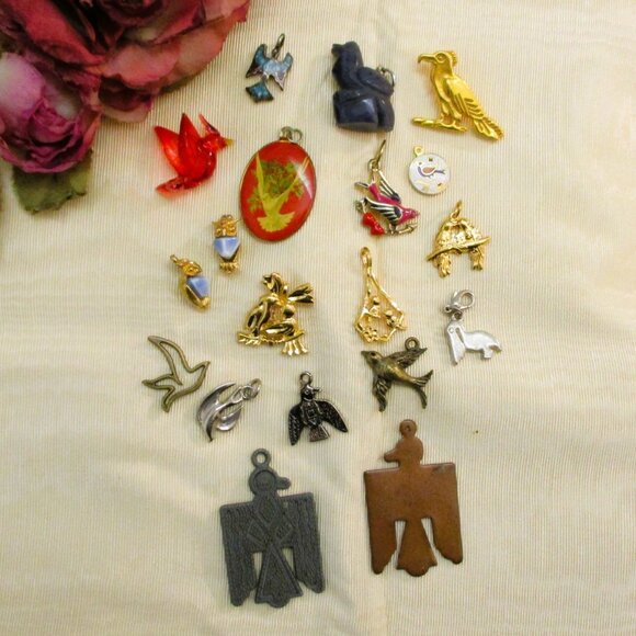 VINTAGE Bird Charm Pendant Lot ~ 19 Mixed Materials Pendant Charm Bird Variety - Picture 6 of 11